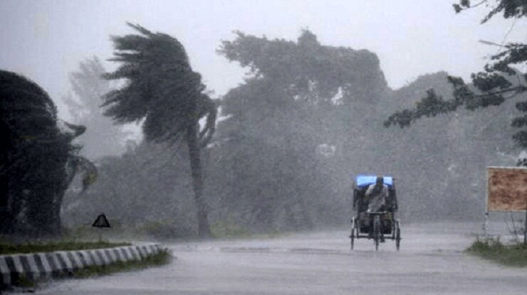 • ৩০ জুন থেকে ২ জুলাই কলকাতাসহ দক্ষিণবঙ্গে ভারি বৃষ্টির সম্ভাবনা রয়েছে। ৩০ জুন উত্তর বঙ্গোপসাগরে নিম্নচাপ তৈরি হবার অনুকুল পরিবেশ রয়েছে। • ৩০ জুন থেকে ২ জুলাই কলকাতাসহ দক্ষিণবঙ্গে ভারি বৃষ্টির সম্ভাবনা রয়েছে। ৩০ জুন উত্তর বঙ্গোপসাগরে নিম্নচাপ তৈরি হবার অনুকুল পরিবেশ রয়েছে।