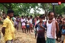 কাটমানি ফেরতের দাবিতে সিউড়িতে তৃণমূল নেতার বাড়ি ঘেরাও করে হামলা, দেখুন ভিডিও কাটমানি ফেরতের দাবিতে সিউড়িতে তৃণমূল নেতার বাড়ি ঘেরাও করে হামলা, দেখুন ভিডিও