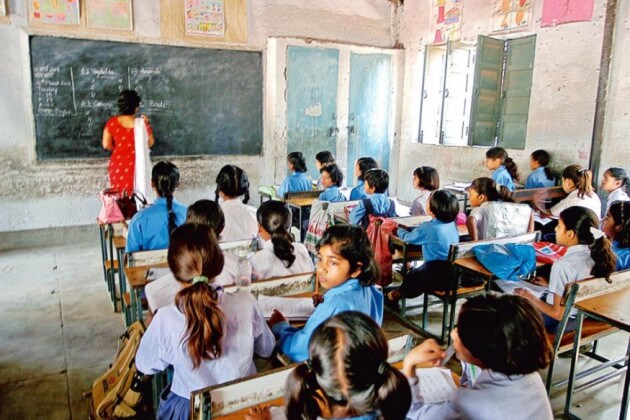 থমকে ছিল রাজ্যে কয়েক হাজার প্রধান শিক্ষক পদে নিয়োগের কাউন্সেলিং। একটি মামলার প্রেক্ষিতে এই কাউন্সেলিংয়ে স্থগিতাদেশ দিয়েছিল আদালত ৷ তবে অবশেষ কাটল মামলার জট ৷ অন্তর্বর্তী স্থগিতাদেশ প্রত্যাহার করল আদালত ৷ থমকে ছিল রাজ্যে কয়েক হাজার প্রধান শিক্ষক পদে নিয়োগের কাউন্সেলিং। একটি মামলার প্রেক্ষিতে এই কাউন্সেলিংয়ে স্থগিতাদেশ দিয়েছিল আদালত ৷ তবে অবশেষ কাটল মামলার জট ৷ অন্তর্বর্তী স্থগিতাদেশ প্রত্যাহার করল আদালত ৷