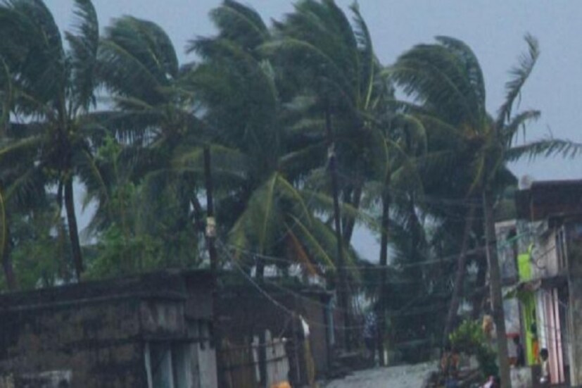  গুজরাটের দিকে তীব্র গতিতে ধেয়ে আসছে শক্তিশালী ঘূর্ণিঝড় বায়ু ৷ মৌসম বিভাগের তরফে জানানো হয়েছে, আজ দুপুরের মধ্যে গুজরাটের পোরবন্দর ও কচ্ছ উপকূলবর্তী এলাকায় আছড়ে পড়তে চলেছে বায়ু ৷ 