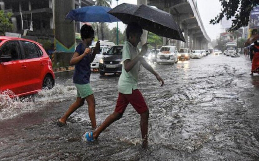 বুধবার প্রায় ৩ লক্ষ মানুষকে উদ্ধার করে সুরক্ষিত জায়গায় সরানো হয়েছে ৷ পাশাপাশি মৎসজীবীদের সমুদ্রে যাওয়ায় নিষেধাজ্ঞা জারি করা হয়েছে ৷ 