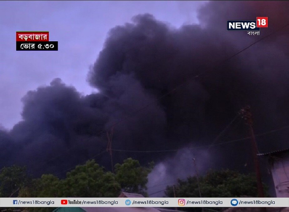 এখনও পর্যন্ত আগুন নিয়ন্ত্রণে আনা সম্ভব হয়নি। বরং গঙ্গার হাওয়ায় কালো ধোঁয়ায় ছেয়ে গিয়েছে চারিদিক। ধসে গিয়েছে গুদামের ছাদের একাংশও। ওই রাসায়নিক গুদামটি আসলে পোর্ট ট্রাস্টের। একটি সংস্থাকে সেটি ভাড়া দেওয়া হয়েছিল। এখনও পর্যন্ত আগুন নিয়ন্ত্রণে আনা সম্ভব হয়নি। বরং গঙ্গার হাওয়ায় কালো ধোঁয়ায় ছেয়ে গিয়েছে চারিদিক। ধসে গিয়েছে গুদামের ছাদের একাংশও। ওই রাসায়নিক গুদামটি আসলে পোর্ট ট্রাস্টের। একটি সংস্থাকে সেটি ভাড়া দেওয়া হয়েছিল।