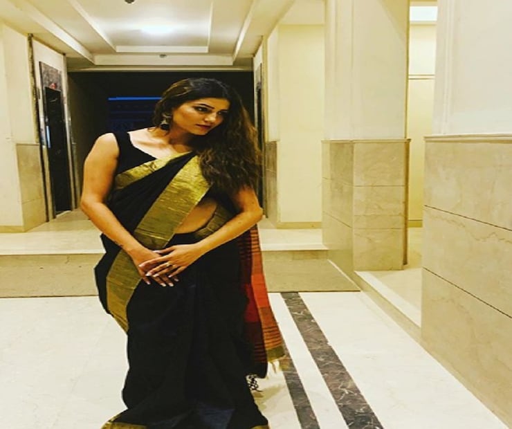 তাঁর এই ছবিতে এক লক্ষেরও বেশি লাইক পড়েছে ৷ এর আগেও সোশ্যাল মিডিয়ায় বেশ জনপ্রিয় ছিলেন স্বপ্না ৷ ছবি ইনস্টাগ্রাম ৷