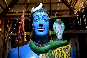 শ্রাবণ মাসের প্রথম সোমবারে শিব দর্শনে বিপুল সংখ্যক ভক্তের সমাগম