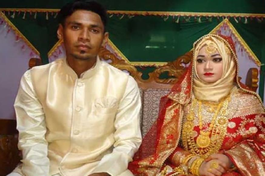 ♦ বাংলাদেশের বিশ্বকাপ শেষ হয়েছে অনেক আগে, গ্রুপ পর্বেই। বিশ্বকাপ শেষ করে দেশেও ফিরে গিয়েছেন ৷ তবে বাংলাদেশী ক্রিকেটারে মুস্তাফিজুর রহমান সময়টা বেশ ভালোভাবেই কাজে লাগালেন। বৌভাতের আনুষ্ঠানিকতাটা সেরে ফেললেন। ♦ বাংলাদেশের বিশ্বকাপ শেষ হয়েছে অনেক আগে, গ্রুপ পর্বেই। বিশ্বকাপ শেষ করে দেশেও ফিরে গিয়েছেন ৷ তবে বাংলাদেশী ক্রিকেটারে মুস্তাফিজুর রহমান সময়টা বেশ ভালোভাবেই কাজে লাগালেন। বৌভাতের আনুষ্ঠানিকতাটা সেরে ফেললেন।