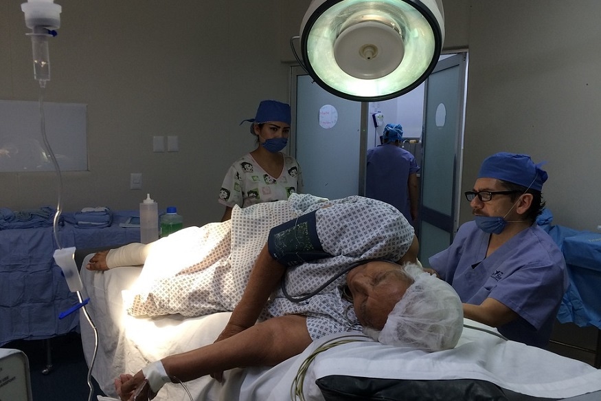 ♦ ক্যান্সার এমন একটি রোগ, যা সঠিক সময়ে ধরা না পড়লে মৃ্ত্যু অবশ্যম্ভাবী ৷ WHO-র পরিসংখ্যান বলছে, ক্যান্সার আক্রান্তের সংখ্যা প্রতিদিন বাড়ছে। এই রোগ পুরোপুরি নির্মূল করতে পারে এমন কোনও চিকিৎসা এখনও পর্যন্ত আবিষ্কার হয়নি। ♦ ক্যান্সার এমন একটি রোগ, যা সঠিক সময়ে ধরা না পড়লে মৃ্ত্যু অবশ্যম্ভাবী ৷ WHO-র পরিসংখ্যান বলছে, ক্যান্সার আক্রান্তের সংখ্যা প্রতিদিন বাড়ছে। এই রোগ পুরোপুরি নির্মূল করতে পারে এমন কোনও চিকিৎসা এখনও পর্যন্ত আবিষ্কার হয়নি।