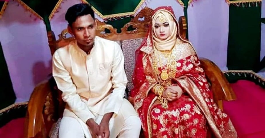 ♦ তবে নিজের জীবনের সবচেয়ে আনন্দের দিনেও মিডিয়ার সামনে বরাবরের মতোই চুপ থাকলেন মুস্তাফিজ। বাড়িতে সুসজ্জিত আসরে বধু সুমাইয়া পারভীন শিমুকে নিয়ে পাশাপাশি বসেছিলেন তিনি। সেখানেও কোনও কথা তিনি বলেননি। ♦ তবে নিজের জীবনের সবচেয়ে আনন্দের দিনেও মিডিয়ার সামনে বরাবরের মতোই চুপ থাকলেন মুস্তাফিজ। বাড়িতে সুসজ্জিত আসরে বধু সুমাইয়া পারভীন শিমুকে নিয়ে পাশাপাশি বসেছিলেন তিনি। সেখানেও কোনও কথা তিনি বলেননি।
