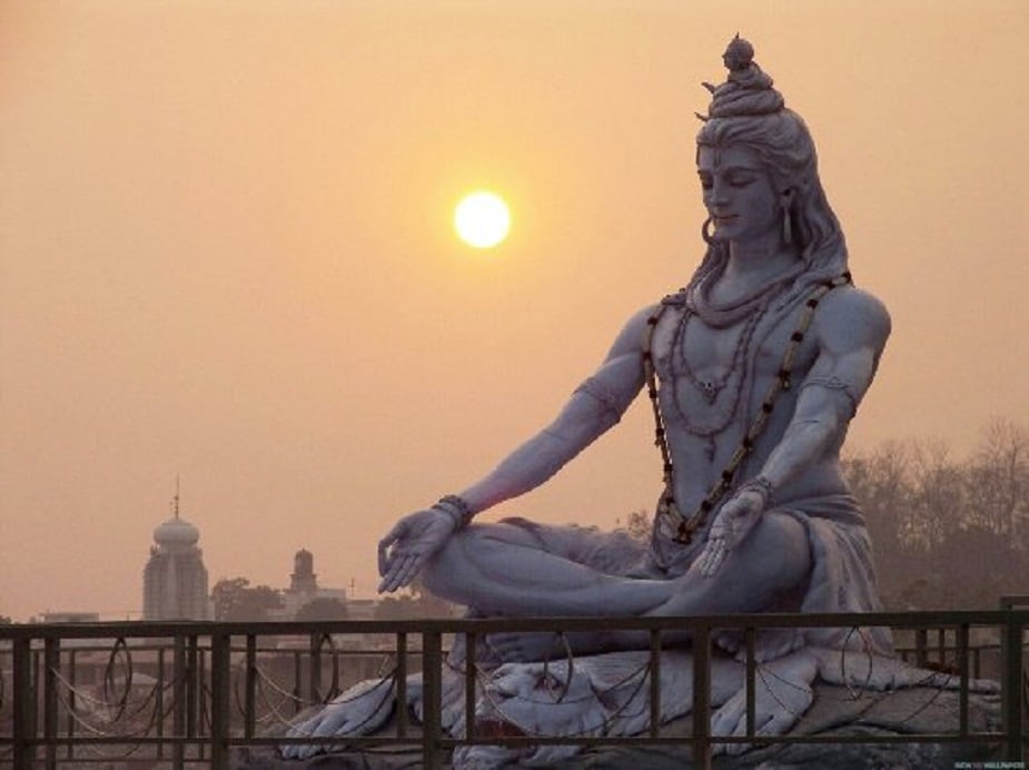 ♦ শ্রাবণ মাস নিয়ে পুরাণে একটা গল্পকথা পাওয়া যায়। তা হল - একদা ঋষি মিরকাণ্ডু ও তাঁর স্ত্রী সন্তান লাভের আশায় শিবের আরাধনা শুরু করেন। তাঁদের কঠিন তপস্যায় খুশি হয়ে মহাদেব আশীর্বাদ দেন যে হয় তাঁরা প্রখর বুদ্ধিমত্তার স্বল্পজীবনের সন্তান পেতে পারেন অথবা অল্পবুদ্ধির দীর্ঘজীবনের সন্তান পেতে পারেন। মিরকাণ্ডু ও তাঁর স্ত্রী মারুদমতি স্বল্প আয়ুর বুদ্ধিমান সন্তান বেছে নেন। এরপরই জন্ম হয় মার্কণ্ডের। ♦ শ্রাবণ মাস নিয়ে পুরাণে একটা গল্পকথা পাওয়া যায়। তা হল - একদা ঋষি মিরকাণ্ডু ও তাঁর স্ত্রী সন্তান লাভের আশায় শিবের আরাধনা শুরু করেন। তাঁদের কঠিন তপস্যায় খুশি হয়ে মহাদেব আশীর্বাদ দেন যে হয় তাঁরা প্রখর বুদ্ধিমত্তার স্বল্পজীবনের সন্তান পেতে পারেন অথবা অল্পবুদ্ধির দীর্ঘজীবনের সন্তান পেতে পারেন। মিরকাণ্ডু ও তাঁর স্ত্রী মারুদমতি স্বল্প আয়ুর বুদ্ধিমান সন্তান বেছে নেন। এরপরই জন্ম হয় মার্কণ্ডের।