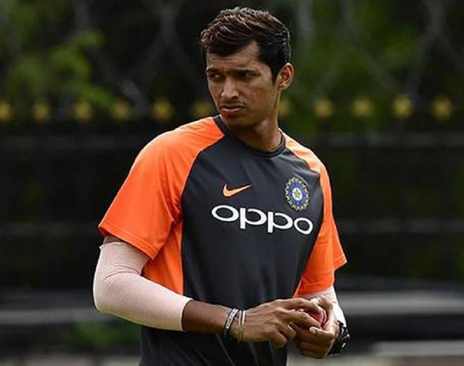 ♦ অবশেষে ঘরোয়া ও ফ্র্যাঞ্চাইজি ক্রিকেটে ভাল পারফরম্যান্সের পুরস্কার পেলেন দিল্লি রঞ্জি দলের ডান-হাতি ফাস্ট বোলার নভদীপ সাইনি। ঘরোয়া ক্রিকেট থেকে আন্তর্জাতিক সার্কিটে এই উত্থানটা যেমন খুব একটা সহজ ছিল না, তেমনই স্থানীয় টুর্নামেন্টে টেনিস বল ক্রিকেট থেকে দিল্লি রঞ্জি দলে সুযোগ পাওয়াটার পথটাও খুব একটা প্রশস্ত ছিল না নভদীপের জন্য। ♦ অবশেষে ঘরোয়া ও ফ্র্যাঞ্চাইজি ক্রিকেটে ভাল পারফরম্যান্সের পুরস্কার পেলেন দিল্লি রঞ্জি দলের ডান-হাতি ফাস্ট বোলার নভদীপ সাইনি। ঘরোয়া ক্রিকেট থেকে আন্তর্জাতিক সার্কিটে এই উত্থানটা যেমন খুব একটা সহজ ছিল না, তেমনই স্থানীয় টুর্নামেন্টে টেনিস বল ক্রিকেট থেকে দিল্লি রঞ্জি দলে সুযোগ পাওয়াটার পথটাও খুব একটা প্রশস্ত ছিল না নভদীপের জন্য।