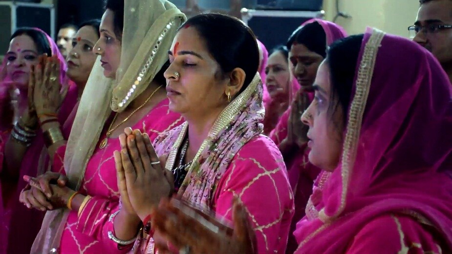 মানালীর এক শিব মন্দিরে বিপুল ভক্ত সমাগম হয়েছে ৷ দূরদূরান্ত থেকে সমস্ত ভক্তরা একসঙ্গে হয়েছেন ৷ মানালীর এক শিব মন্দিরে বিপুল ভক্ত সমাগম হয়েছে ৷ দূরদূরান্ত থেকে সমস্ত ভক্তরা একসঙ্গে হয়েছেন ৷