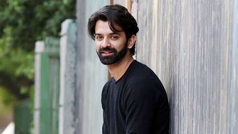  তবে সন্তান হওয়ার পর সোশ্যাল মিডিয়ায় কোনওরকম মন্তব্য করেননি অভিনেতা ৷ হয়তো স্ত্রী ও সন্তানকে নিয়ে ব্যস্ত আছেন তিনি ৷ 