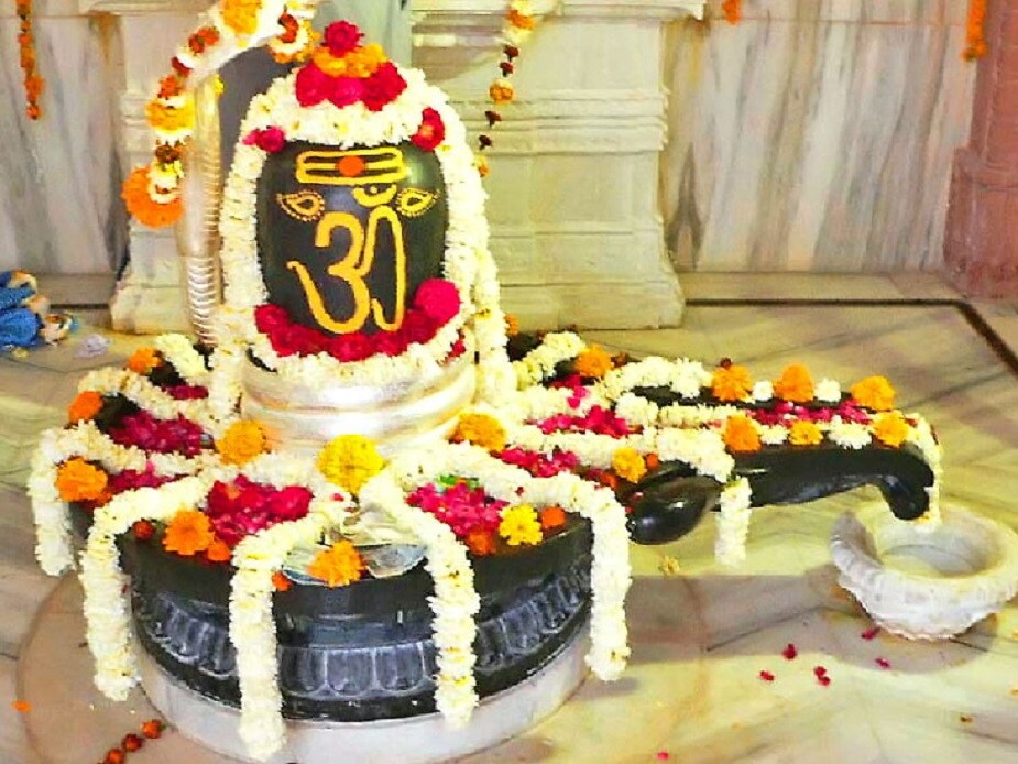 ♦ সামনেই রয়েছে শ্রাবণে শিবরাত্রি ৷ এ দিনটিতে নিময় মেনে শিবের ব্রত রাখলে সমস্তু অপূর্ণ আশা পূরণ হয় বলে শাস্ত্রজ্ঞরা বলেন ৷ জেনে নেওয়া যাক শ্রাবণ শিবরাত্রির দিনক্ষণ ৷ ♦ সামনেই রয়েছে শ্রাবণে শিবরাত্রি ৷ এ দিনটিতে নিময় মেনে শিবের ব্রত রাখলে সমস্তু অপূর্ণ আশা পূরণ হয় বলে শাস্ত্রজ্ঞরা বলেন ৷ জেনে নেওয়া যাক শ্রাবণ শিবরাত্রির দিনক্ষণ ৷