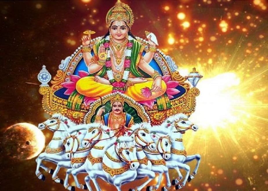 ♦ কিন্তু স্বাস্থ্যবিদদের মতে প্রতি রবিবার সূর্যদেবের পুজো করলে সংসারের যাবতীয় নেগেটিভ চিন্তা ভাবনা দূর হয়ে যায় তবে এই সূর্য পুজো করার ক্ষেত্রে কিছু নিয়ম আছে- প্রতি রবিবার স্নানের পরে সেই ভিজে কাপড়ে জল নিয়ে সূর্যদেবের আরাধনা করতে হয়। ♦ কিন্তু স্বাস্থ্যবিদদের মতে প্রতি রবিবার সূর্যদেবের পুজো করলে সংসারের যাবতীয় নেগেটিভ চিন্তা ভাবনা দূর হয়ে যায় তবে এই সূর্য পুজো করার ক্ষেত্রে কিছু নিয়ম আছে- প্রতি রবিবার স্নানের পরে সেই ভিজে কাপড়ে জল নিয়ে সূর্যদেবের আরাধনা করতে হয়।