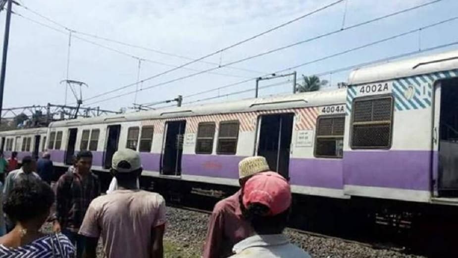 ♦ জেনারেল কামরায় নয়, গতকাল সন্ধ্যায় মহিলা কামরায় উঠেছিলেন ৷ আর মহিলা কামরাতে উঠেই এক নক্ক্যরজনক ঘটনার সম্মুখীন হতে হয় ৷ ♦ জেনারেল কামরায় নয়, গতকাল সন্ধ্যায় মহিলা কামরায় উঠেছিলেন ৷ আর মহিলা কামরাতে উঠেই এক নক্ক্যরজনক ঘটনার সম্মুখীন হতে হয় ৷