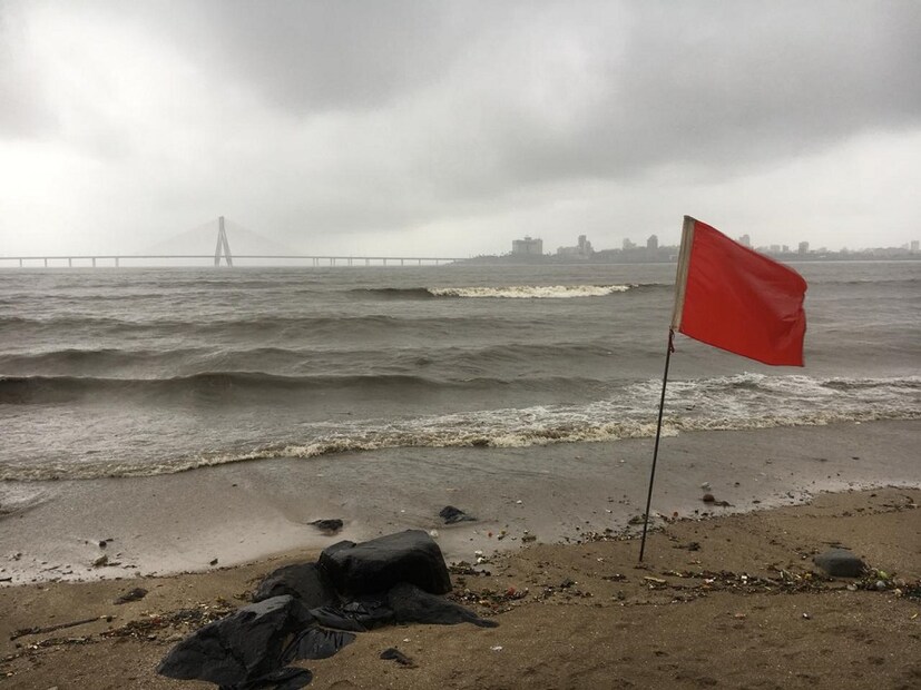 ♦ এর পাশাপাশি জানানো হয়েছে আজ সকাল ১১টা ৫২ মিনিট নাগাদ শহরের বিভিন্ন অংশে আছড়ে পড়তে পারে বড় ঢেউ ৷ সেই ঢেউ আনুমানিক ৪.৫৯ মিটার উঁচু হয়ে আছড়ে পড়তে পারে বলে ইতিমধ্যেই সতর্কতা জারি করা হয়েছে ৷ 