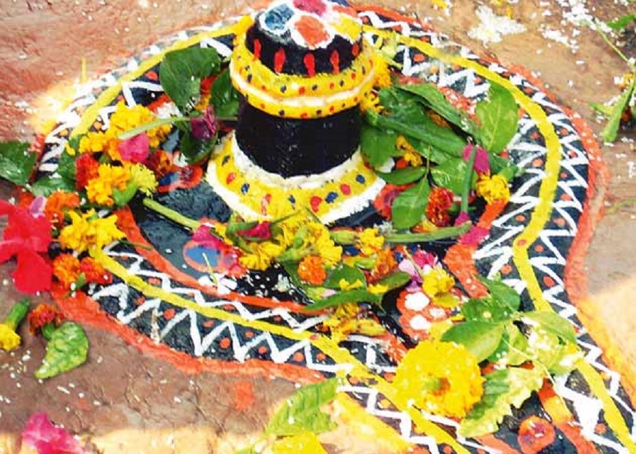 ♦ শ্রাবণ শিবরাত্রি ২০১৯-এর পূজাবিধি- শিব সহজেই তুষ্शिট হন। তাই তাঁর আরেক নাম ভোলানাথ। ভক্তিভরে তাঁকে ডাকলেই সমস্ত বিপদ থেকে ভক্তদের উদ্ধার করেন তিনি। তাই তাঁর পুজোর উপকরণ বা বিধিতে বেশি হাঙ্গামা নেই। ♦ শ্রাবণ শিবরাত্রি ২০১৯-এর পূজাবিধি- শিব সহজেই তুষ্शिট হন। তাই তাঁর আরেক নাম ভোলানাথ। ভক্তিভরে তাঁকে ডাকলেই সমস্ত বিপদ থেকে ভক্তদের উদ্ধার করেন তিনি। তাই তাঁর পুজোর উপকরণ বা বিধিতে বেশি হাঙ্গামা নেই।