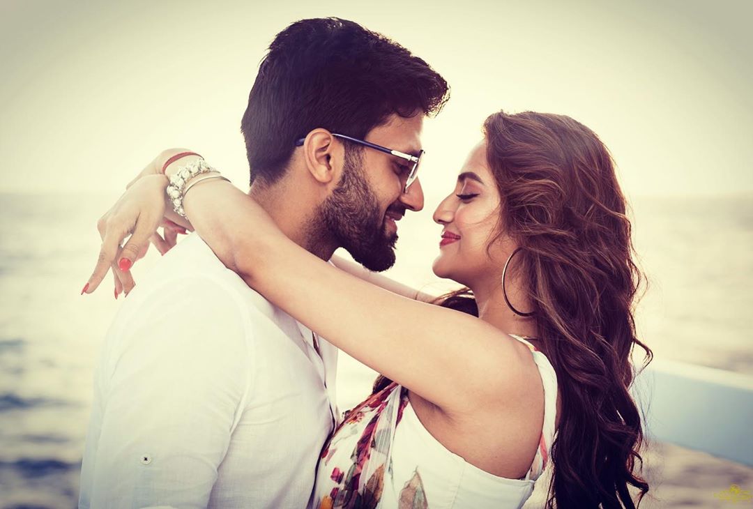 • বিয়ের এক মাস পূর্ণ হলেও কিন্তু বিয়ের রেশ এখনও কাটিয়ে উঠতে পারেননি নায়িকা ৷ মাঝেমধ্যেই বিয়ে আর রিসেপশনের ছবি পোস্ট করছেন ৷ হাবি নিখিলকে নিয়ে আবেগঘন পোস্ট করছেন ৷ ছবি: ইনস্টাগ্রাম ৷ • বিয়ের এক মাস পূর্ণ হলেও কিন্তু বিয়ের রেশ এখনও কাটিয়ে উঠতে পারেননি নায়িকা ৷ মাঝেমধ্যেই বিয়ে আর রিসেপশনের ছবি পোস্ট করছেন ৷ হাবি নিখিলকে নিয়ে আবেগঘন পোস্ট করছেন ৷ ছবি: ইনস্টাগ্রাম ৷