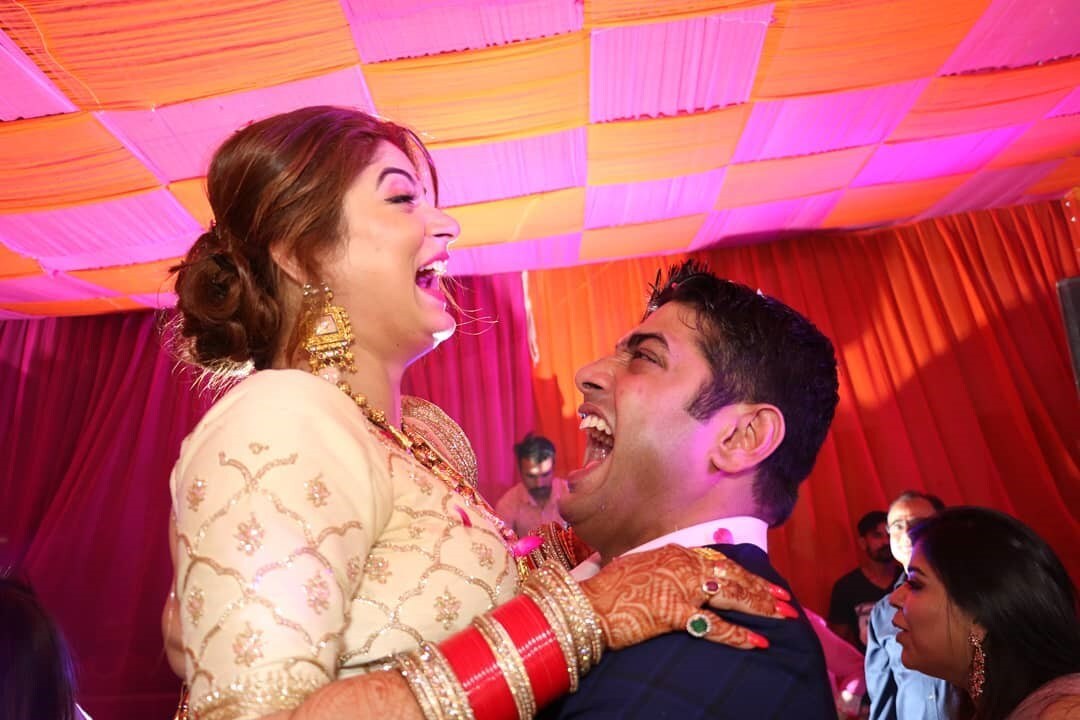 ♦ সুখেই দাম্পত্য সময় কাটাচ্ছেন তাঁরা ৷ সম্প্রতি শ্রাবন্তীর স্বামী রোশন নিজের ইনস্টাগ্রাম হ্যান্ডেলে নায়িকা স্ত্রীর সঙ্গে একটি ছবি শেয়ার করেছেন ৷ ♦ সুখেই দাম্পত্য সময় কাটাচ্ছেন তাঁরা ৷ সম্প্রতি শ্রাবন্তীর স্বামী রোশন নিজের ইনস্টাগ্রাম হ্যান্ডেলে নায়িকা স্ত্রীর সঙ্গে একটি ছবি শেয়ার করেছেন ৷