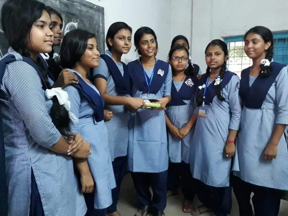 অঙ্কিতা এখন গোবরডাঙার ইছাপুর হাইস্কুলের দ্বাদশ শ্রেণির ছাত্রী। সামনেই তাঁর উচ্চ মাধ্যমিক পরীক্ষা। তাঁর আগে তিনি জিতে নিলেন সকলের মন।photo source facebook অঙ্কিতা এখন গোবরডাঙার ইছাপুর হাইস্কুলের দ্বাদশ শ্রেণির ছাত্রী। সামনেই তাঁর উচ্চ মাধ্যমিক পরীক্ষা। তাঁর আগে তিনি জিতে নিলেন সকলের মন।photo source facebook
