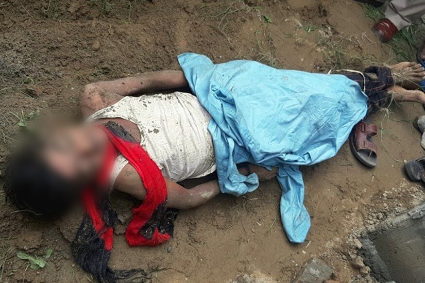 এমন খুনের দৃশ্য যা বড় বড় জনপ্রিয় ছবি বা ধারাবাহিকের যেকোনও হাড় কাঁপানো দৃশ্যকে হার মানাবে ৷ হিমাচল প্রদেশের উনা-হমিরপুর হাইওয়ের এক কোণে এক যুবকের মৃতদেহ উদ্ধার হতেই এলাকায় ব্যাপক চাঞ্চল্য সৃষ্টি হয়েছে ৷ তবে মৃতের পরিচয় এখনও পর্যন্ত সঠিক ভাবে পাওয়া যায়নি ৷ ছবি সংগৃহীত ৷ এমন খুনের দৃশ্য যা বড় বড় জনপ্রিয় ছবি বা ধারাবাহিকের যেকোনও হাড় কাঁপানো দৃশ্যকে হার মানাবে ৷ হিমাচল প্রদেশের উনা-হমিরপুর হাইওয়ের এক কোণে এক যুবকের মৃতদেহ উদ্ধার হতেই এলাকায় ব্যাপক চাঞ্চল্য সৃষ্টি হয়েছে ৷ তবে মৃতের পরিচয় এখনও পর্যন্ত সঠিক ভাবে পাওয়া যায়নি ৷ ছবি সংগৃহীত ৷