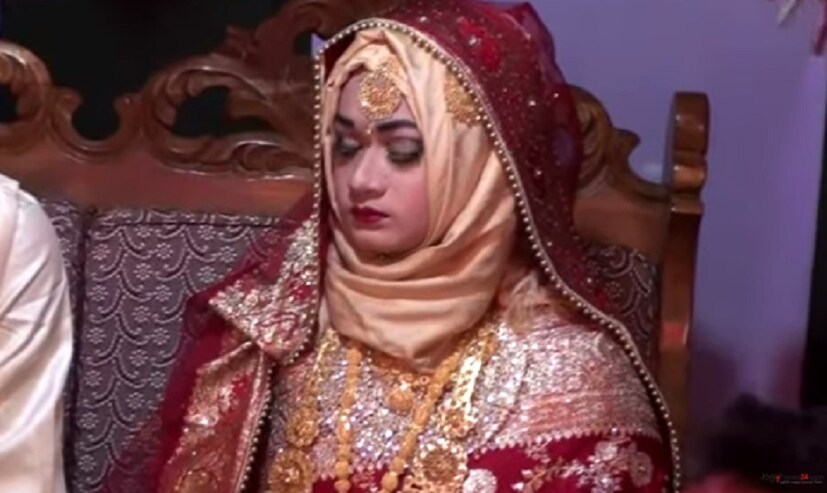  ♦ শিমুর বাবা রওনাকুল ইসলাম বাবু মুস্তাফিজুর রহমানের মেজো মামা। মায়ের ইচ্ছায় পারিবারিকভাবেই মামাতো বোন সুমাইয়া পারভীন শিমুকে বিয়ে করেন ‘কাটার মাস্টার’খ্যাত এই পেসার।