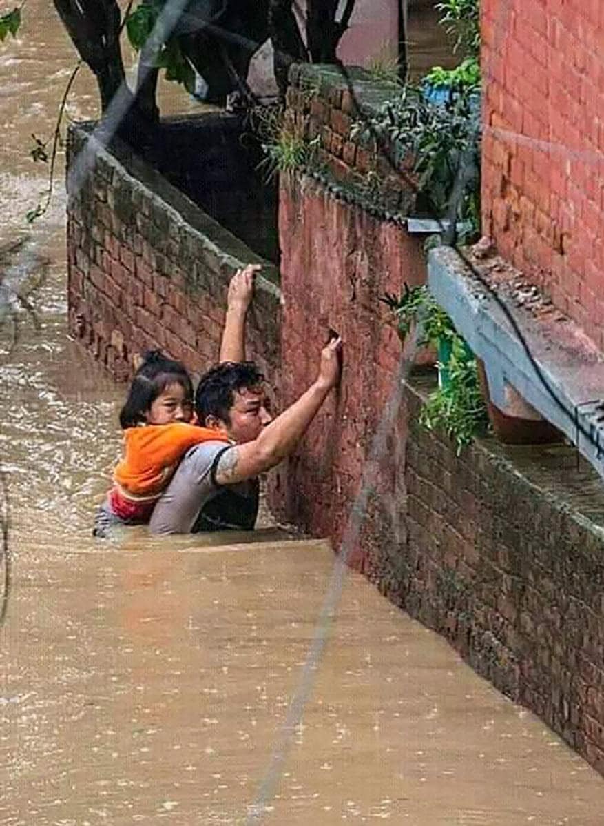 প্রবল বর্ষণে বিধ্বংসী বন্যা পরিস্থিতি তৈরি হয়েছে নেপালে। গত এক সপ্তাহ ধরে নাগাড়ে বর্ষণে নেপালের সব নদীর জল বিপদসীমার উপর দিয়ে বইছে। (Image: PTI) প্রবল বর্ষণে বিধ্বংসী বন্যা পরিস্থিতি তৈরি হয়েছে নেপালে। গত এক সপ্তাহ ধরে নাগাড়ে বর্ষণে নেপালের সব নদীর জল বিপদসীমার উপর দিয়ে বইছে। (Image: PTI)
