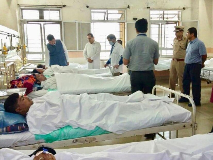 কল্যাণে ন্যাশনাল উর্দু স্কুলের দেওয়াল ভেঙে তিন বছরের এক শিশু-সহ মৃত্যু হয় তিনজনের। আহত এক। পুণের সিঙ্গারেও দেওয়াল ভেঙে মৃত ছ'য়। (Image: Special Arrangement)