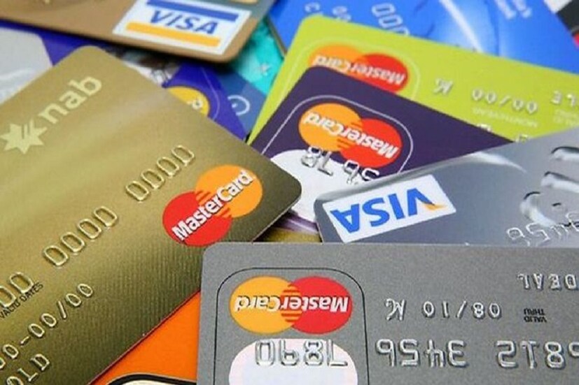 আয়কর প্রদান : দেশের বেশ কয়েকটি বড় ব্যাঙ্ক ATM এর মাধ্যমে আয়কর জমা দেওয়ার বিশেষ সুবিধা রয়েছে ৷ এর মধ্যে অগ্রিম কর, সেল্ফ অ্যাসেসমেন্ট ট্যাক্স, নিয়মিত নির্ধারণের পরে কর মেটাতে হয় ৷ ATM এর মাধ্যমে কর জমা দেওয়ার সুবিধা পেতে সবার আগে নথিভুক্ত করতে হবে ৷ অ্যাকাউন্ট থেকে টাকা কাটার পরে ATM-এর মাধ্যমে সাইন করার সুযোগ আসবে ৷ এর ২৪ ঘণ্টা পরে ব্যাঙ্কের ওয়েবসাইটে যেতে হবে ৷ যেখানে সাইন ইন নম্বর প্রয়োগ করতে হবে ৷ একই সঙ্গে মুদ্রিত চালান পাওয়া যাবে ৷ প্রতীকী ছবি ৷