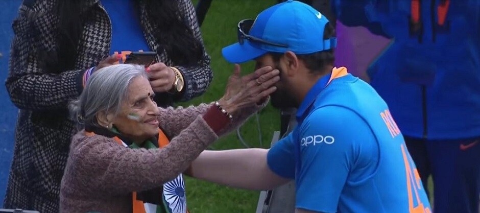 চারুলতা প্যাটেল জানান, তাঁর জন্ম তানজানিয়ায় ৷ তাঁর ছেলেরাও ইংল্যান্ডে কাউন্টি ক্রিকেট খেলেন ৷ এই খেলাটাকে তিনি অনেক বছর আগের থেকেই ভালবেসে ফেলেছেন ৷ তাই মঙ্গলবারও ভারত-বাংলাদেশ ম্যাচ দেখতে মাঠে চলে আসেন ৷ চারুলতা প্যাটেল জানান, তাঁর জন্ম তানজানিয়ায় ৷ তাঁর ছেলেরাও ইংল্যান্ডে কাউন্টি ক্রিকেট খেলেন ৷ এই খেলাটাকে তিনি অনেক বছর আগের থেকেই ভালবেসে ফেলেছেন ৷ তাই মঙ্গলবারও ভারত-বাংলাদেশ ম্যাচ দেখতে মাঠে চলে আসেন ৷