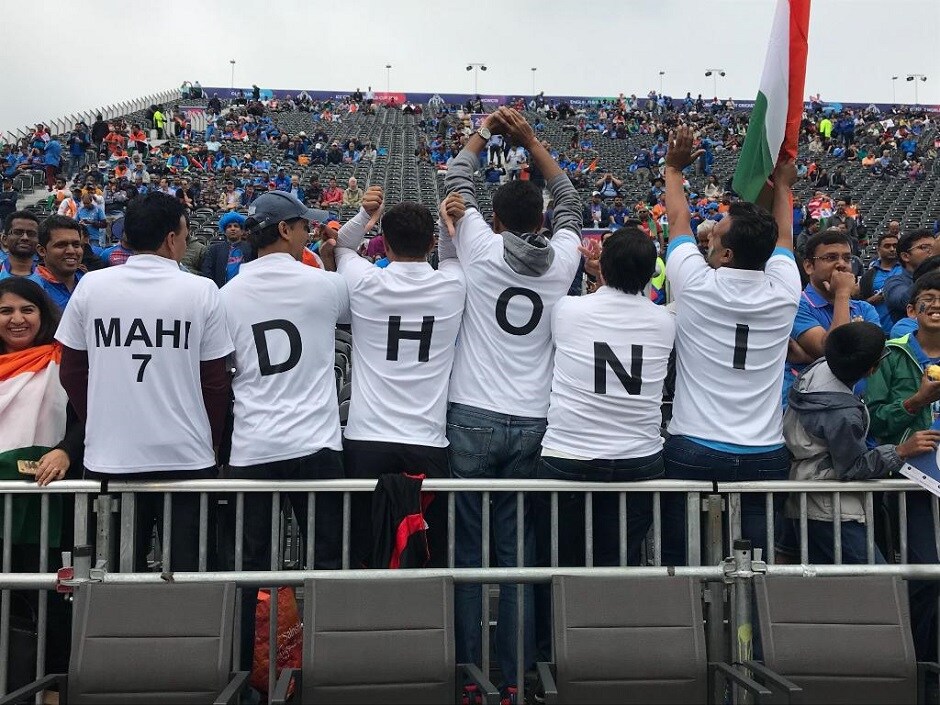 আজ, মঙ্গলবার শেষপর্যন্ত ম্যাচ না হলে খেলা হবে আগামিকাল, বুধবার ৷ খেলা শুরু হবে সেখান থেকেই, যেখানে মঙ্গলবার খেলা বন্ধ হয়েছে ৷ আর ম্যাচ যদি বুধবারও শুরু করা না যায় ( বুধবারেও ম্যাঞ্চেস্টারে প্রবল বৃষ্টির পূর্বাভাস রয়েছে) ৷ তখন গ্রুপ পর্যায় পয়েন্টের ভিত্তিতে নিউজিল্যান্ড (১১)-কে টপকে ফাইনালে যাবে ভারত (১৫) ৷ Photo Courtesy: ICC/Twitter আজ, মঙ্গলবার শেষপর্যন্ত ম্যাচ না হলে খেলা হবে আগামিকাল, বুধবার ৷ খেলা শুরু হবে সেখান থেকেই, যেখানে মঙ্গলবার খেলা বন্ধ হয়েছে ৷ আর ম্যাচ যদি বুধবারও শুরু করা না যায় ( বুধবারেও ম্যাঞ্চেস্টারে প্রবল বৃষ্টির পূর্বাভাস রয়েছে) ৷ তখন গ্রুপ পর্যায় পয়েন্টের ভিত্তিতে নিউজিল্যান্ড (১১)-কে টপকে ফাইনালে যাবে ভারত (১৫) ৷ Photo Courtesy: ICC/Twitter