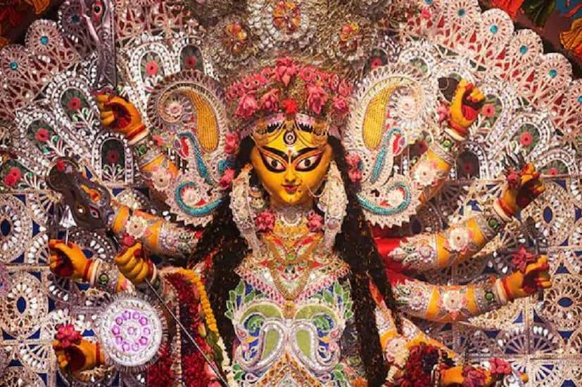 ইতিমধ্যেই প্যান্ডেলে প্যান্ডেলে লড়াই করতে তৈরি শহরের নামকরা মণ্ডপ কর্তৃপক্ষ ৷ চুপিসারে তৈরিও থিমের লড়াইয়েও ৷ 