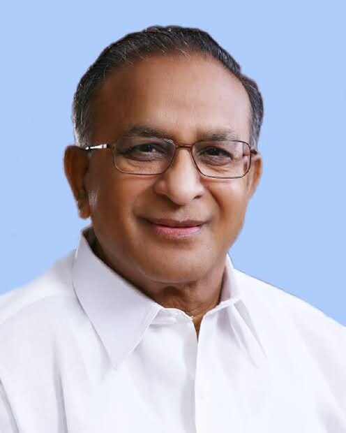 ছাত্রাবস্থায় রাজনীতিতে হাতেখড়ি হয় তাঁর৷ ওসমানিয়া বিশ্ববিদ্যালয়ে ছাত্রনেতা ছিলেন তিনি৷ ১৯৭০ কংগ্রেস বিধায়াক নির্বাচিত হন৷ Photo Collected