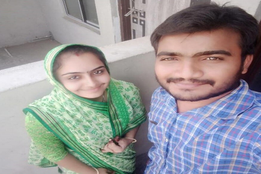 পরিবারের অমতে উচ্চ বর্ণের দরবার পরিবারের মেয়ে, প্রেমিকা উর্মিলাবেনকে বিয়ে করেন দলিত পরিবারের হরেশ ৷ বিয়ের পর কচ্ছ জেলার গান্ধিধামে আলাদা সংসার পাতেন দু’জনে ৷ ভালই কাটছিল দিনগুলো ৷ এরই মধ্যে অন্তঃসত্বা হওয়ার সুখবর পায় উর্মিলা ৷ এই খবর পরিবারের কানে যেতেই উর্মিলার আত্মীয়রা তাঁকে যত্নে রাখার প্রতিশ্রুতি দিয়ে ফিরিয়ে আনেন ভারমোর গ্রামে ৷ এরপরই শুরু হয় সমস্যা ৷ পরিবারের অমতে উচ্চ বর্ণের দরবার পরিবারের মেয়ে, প্রেমিকা উর্মিলাবেনকে বিয়ে করেন দলিত পরিবারের হরেশ ৷ বিয়ের পর কচ্ছ জেলার গান্ধিধামে আলাদা সংসার পাতেন দু’জনে ৷ ভালই কাটছিল দিনগুলো ৷ এরই মধ্যে অন্তঃসত্বা হওয়ার সুখবর পায় উর্মিলা ৷ এই খবর পরিবারের কানে যেতেই উর্মিলার আত্মীয়রা তাঁকে যত্নে রাখার প্রতিশ্রুতি দিয়ে ফিরিয়ে আনেন ভারমোর গ্রামে ৷ এরপরই শুরু হয় সমস্যা ৷