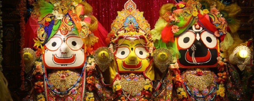 প্রসাদের থালায় মিষ্টি৷ আর বিকেল হতেই রশি ধরে মারও টান ! রথ চলেছে পথ ছেড়ে দাও বলে চিৎকার ৷ সঙ্গে পাপড় ভাজা মাস্ট ৷ রথের দিনে আট থেকে আশি মজে ওঠেন এই উৎসবেই ৷ প্রসাদের থালায় মিষ্টি৷ আর বিকেল হতেই রশি ধরে মারও টান ! রথ চলেছে পথ ছেড়ে দাও বলে চিৎকার ৷ সঙ্গে পাপড় ভাজা মাস্ট ৷ রথের দিনে আট থেকে আশি মজে ওঠেন এই উৎসবেই ৷