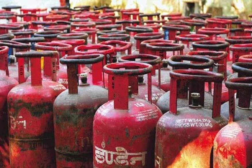 ৫ জুলাই সাধারণ বাজাট ঘোষণা করবেন অর্থমন্ত্রী নির্মলা সিতারামন৷ দ্বিতীয়বার বিপুলভাবে ক্ষমতায় ফেরার পর এটা মোদি সরকারের প্রথম বাজেট৷ নজর থাকবে সেদিকে৷ তার আগে গ্যাসের দামে কম, নিঃসন্দেহে একটা চমক৷ Representative Image ৫ জুলাই সাধারণ বাজাট ঘোষণা করবেন অর্থমন্ত্রী নির্মলা সিতারামন৷ দ্বিতীয়বার বিপুলভাবে ক্ষমতায় ফেরার পর এটা মোদি সরকারের প্রথম বাজেট৷ নজর থাকবে সেদিকে৷ তার আগে গ্যাসের দামে কম, নিঃসন্দেহে একটা চমক৷ Representative Image