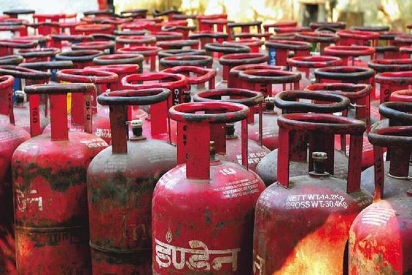 ৫ জুলাই সাধারণ বাজাট ঘোষণা করবেন অর্থমন্ত্রী নির্মলা সিতারামন৷ দ্বিতীয়বার বিপুলভাবে ক্ষমতায় ফেরার পর এটা মোদি সরকারের প্রথম বাজেট৷ নজর থাকবে সেদিকে৷ তার আগে গ্যাসের দামে কম, নিঃসন্দেহে একটা চমক৷ Representative Image