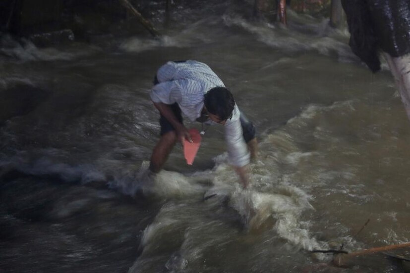 জল বন্দি মুম্বই
