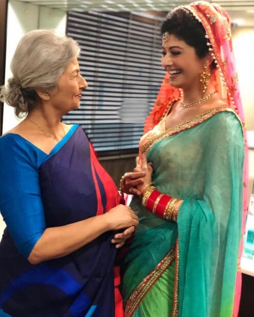 বিয়ের দিন পূজাকে দেখা গিয়েছিল টিয়া-সবুজ শাড়ির সঙ্গে গোলাপি রঙের দোপাট্টায়। আর নবাব পড়েছিলেন ঘিয়ে রঙের পাজামা-পাঞ্জাবী। (Image: Instagram)   