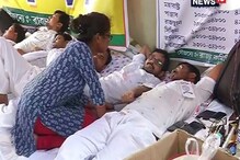 বেতনবৃদ্ধির ঘোষণা সত্ত্বেও অনড়, এই কারণে এখনও অনশন চালানোর সিদ্ধান্ত শিক্ষকদের বেতনবৃদ্ধির ঘোষণা সত্ত্বেও অনড়, এই কারণে এখনও অনশন চালানোর সিদ্ধান্ত শিক্ষকদের