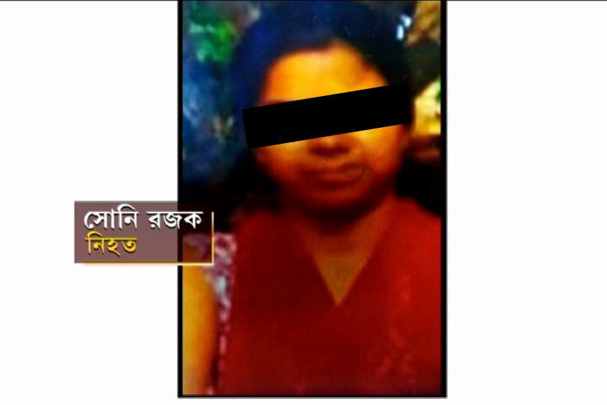 এরপরই ফের উপেন্দ্র রজককে ডেকে পাঠিয়ে শুরু হয় জেরা । লাগাতার জেরায় ভেঙে পড়ে স্ত্রীকে খুনের কথা স্বীকার করে নেন উপেন্দ্র। জেরায় তিনি বলেন, দুই ছোট ছেলে-মেয়েকে পাশের ঘরে আটকে রেখে স্ত্রীকে ঘুমের ওষুধ খাইয়ে, শ্বাসরোধ করে খুন করে উপেন্দ্র। পরে দুই পরিচিত কসাই দিলওয়ার খান ও শাকিল শামিমের সাহায্যে মৃত স্ত্রীর দেহ টুকরো টুকরো করে কাটা হয় ৷ এরপরই ফের উপেন্দ্র রজককে ডেকে পাঠিয়ে শুরু হয় জেরা । লাগাতার জেরায় ভেঙে পড়ে স্ত্রীকে খুনের কথা স্বীকার করে নেন উপেন্দ্র। জেরায় তিনি বলেন, দুই ছোট ছেলে-মেয়েকে পাশের ঘরে আটকে রেখে স্ত্রীকে ঘুমের ওষুধ খাইয়ে, শ্বাসরোধ করে খুন করে উপেন্দ্র। পরে দুই পরিচিত কসাই দিলওয়ার খান ও শাকিল শামিমের সাহায্যে মৃত স্ত্রীর দেহ টুকরো টুকরো করে কাটা হয় ৷