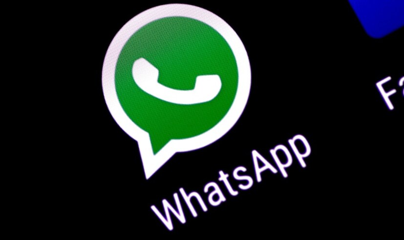 ডার্ক মোড ফিচার আশার পর WhatsApp-এর সাদা ব্যাকগ্রাউন্ড কালো/গ্রে হয়ে যাবে। আর কালো অক্ষর সাদা হয়ে যাবে। এর আগে এই খবরও এসেছিল যে ডার্ক মোডে অক্ষরের রঙ সাদা না হয়ে নীল রঙ হবে।  