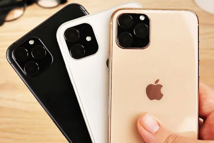  শীঘ্রই Apple নিজের পরবর্তী ফ্ল্যাগশিপ iPhone 11 লঞ্চ করতে চলেছে।  সব সময়ে iPhone লঞ্চ নিয়ে একটা ক্রেজ থাকে। সম্প্রতি Slashleaks ট্যুইটারে একটি ছবি পোস্ট করেছে, সেই ছবিতে দেখা গিয়েছে iPhone 11। 