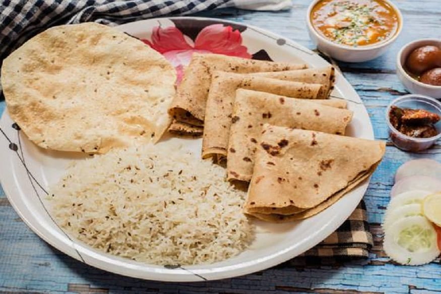 ওয়াটার সলিউবল বি ভিটামি ফোলেট আমাদের শরীরে ডিএনএ-র গঠনের জন্য অত্যন্ত গুরুত্বপূর্ণ৷ ভাত ও রুটি দুটোতেই সমান পরিমাণ ফোলেট থাকে৷ ওয়াটার সলিউবল বি ভিটামি ফোলেট আমাদের শরীরে ডিএনএ-র গঠনের জন্য অত্যন্ত গুরুত্বপূর্ণ৷ ভাত ও রুটি দুটোতেই সমান পরিমাণ ফোলেট থাকে৷