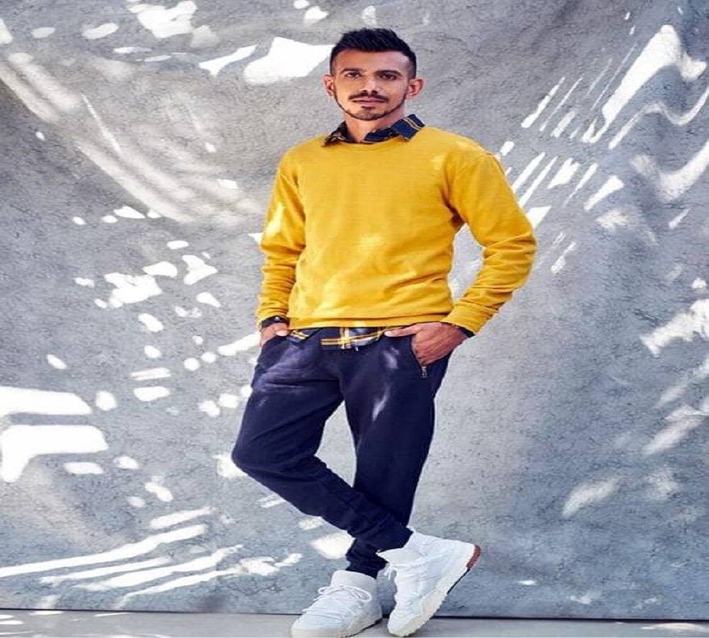 এরই মাঝে চহল তাঁর একটি ছবি সোশ্যাল মিডিয়ায় শেয়ার করেছেন ৷ যা দেখে মনে হচ্ছে কোনও শ্যুটিয়ের জন্য প্রস্তুত হচ্ছেন তিনি ৷ এরই মাঝে চহল তাঁর একটি ছবি সোশ্যাল মিডিয়ায় শেয়ার করেছেন ৷ যা দেখে মনে হচ্ছে কোনও শ্যুটিয়ের জন্য প্রস্তুত হচ্ছেন তিনি ৷