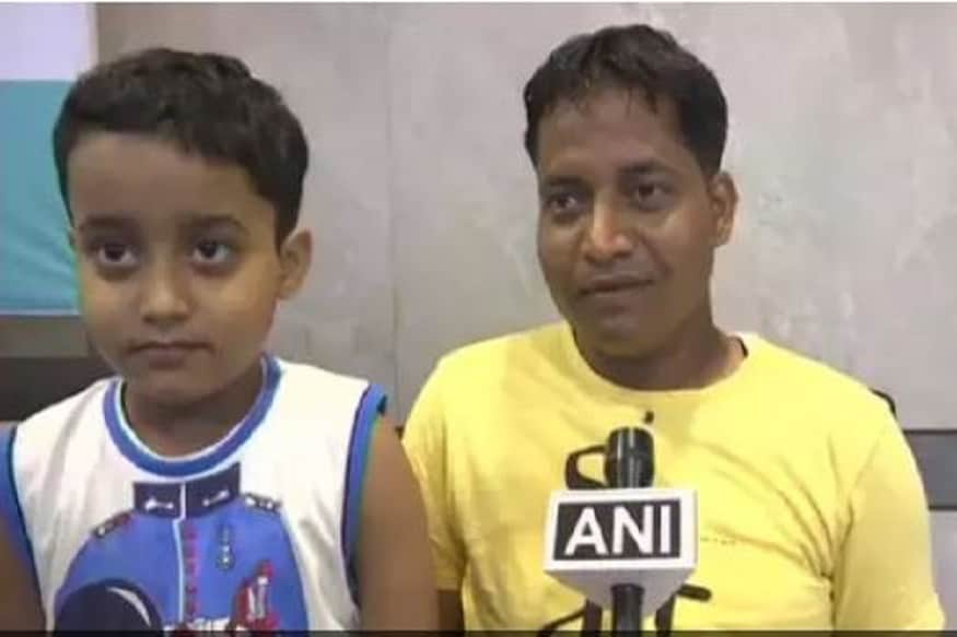 মানবিকতার নজির গড়েছেন নয়াদিল্লির এক চিকিৎসক । ৭ বছর বয়সী এক বালকের পেডিয়াট্রিক লিভার সার্জারির জন্য চিকিৎসকই জোগাড় করেছেন ১১ লক্ষ টাকা । মানবিকতার নজির গড়েছেন নয়াদিল্লির এক চিকিৎসক । ৭ বছর বয়সী এক বালকের পেডিয়াট্রিক লিভার সার্জারির জন্য চিকিৎসকই জোগাড় করেছেন ১১ লক্ষ টাকা ।