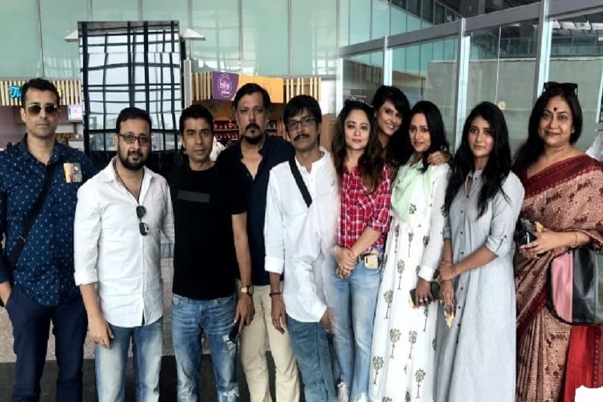 বিজেপিতে এবার টলিউড কানেকশন ৷ সূত্র থেকে পাওয়া খবর অনুযায়ী, বৃহস্পতিবার বিজেপিতে যোগ দেওয়ার জন্য দিল্লিতে উড়ে গেলেন টলিপাড়ার একঝাঁক তারকা ৷ এটাই টলিউডের নতুন বিজেপি ব্রিগেড বিজেপিতে এবার টলিউড কানেকশন ৷ সূত্র থেকে পাওয়া খবর অনুযায়ী, বৃহস্পতিবার বিজেপিতে যোগ দেওয়ার জন্য দিল্লিতে উড়ে গেলেন টলিপাড়ার একঝাঁক তারকা ৷ এটাই টলিউডের নতুন বিজেপি ব্রিগেড