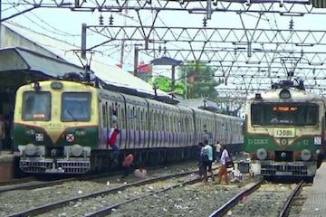 হাওড়ার দক্ষিণ-পূর্ব শাখায় বন্ধ ট্রেন চলাচল, দিনভর ভোগান্তির আশঙ্কা !