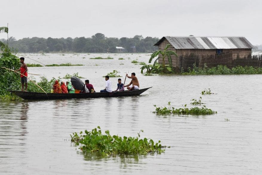 জোরহাট, শোনিতপুর, গোয়ালপাড়া, গুয়াহাটি, ধুবড়িতে বিপদসীমার ওপর দিয়ে বইছে ব্রহ্মপুত্র। বিপদসীমার ওপর দিয়ে বইছে ধানশিরি, কোপিলি, কাটাখালও। (Image: AFP) জোরহাট, শোনিতপুর, গোয়ালপাড়া, গুয়াহাটি, ধুবড়িতে বিপদসীমার ওপর দিয়ে বইছে ব্রহ্মপুত্র। বিপদসীমার ওপর দিয়ে বইছে ধানশিরি, কোপিলি, কাটাখালও। (Image: AFP)