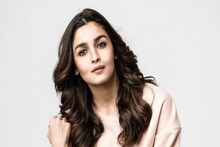 জিৎ গঙ্গোপাধ্যায়ের সুরে 'সড়ক ২'-এ প্লেব্যাক আলিয়ার