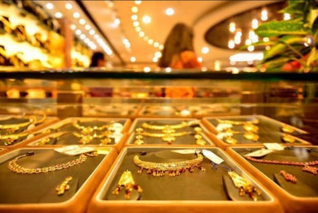 Sovereign Gold Bond Scheme শুরু করা হয়েছিল নভেম্বর ২০১৫ ৷ বাড়িতে সোনা কিনে রাখার থেকে যদি আপনি এই স্কিমে ইনভেস্ট করেন তাহলে আপনি ট্যাক্স ছাড়ও পাবেন ৷ Sovereign Gold Bond Scheme শুরু করা হয়েছিল নভেম্বর ২০১৫ ৷ বাড়িতে সোনা কিনে রাখার থেকে যদি আপনি এই স্কিমে ইনভেস্ট করেন তাহলে আপনি ট্যাক্স ছাড়ও পাবেন ৷